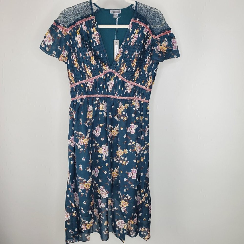 Nwt Chelsea28 Green Branching Lilies Flutter Sleeve Pleated Detail Flora — image 4 of 8